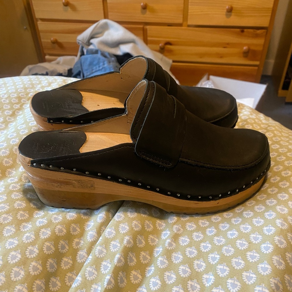Troentorp black clogs